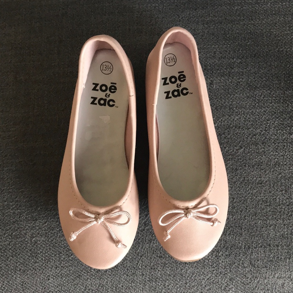 Zoe and Zac light pink girls flats.